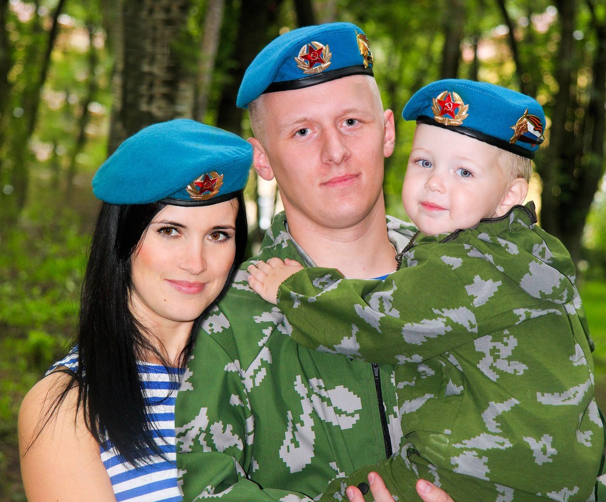 фото семьи упала с детьми муж военный