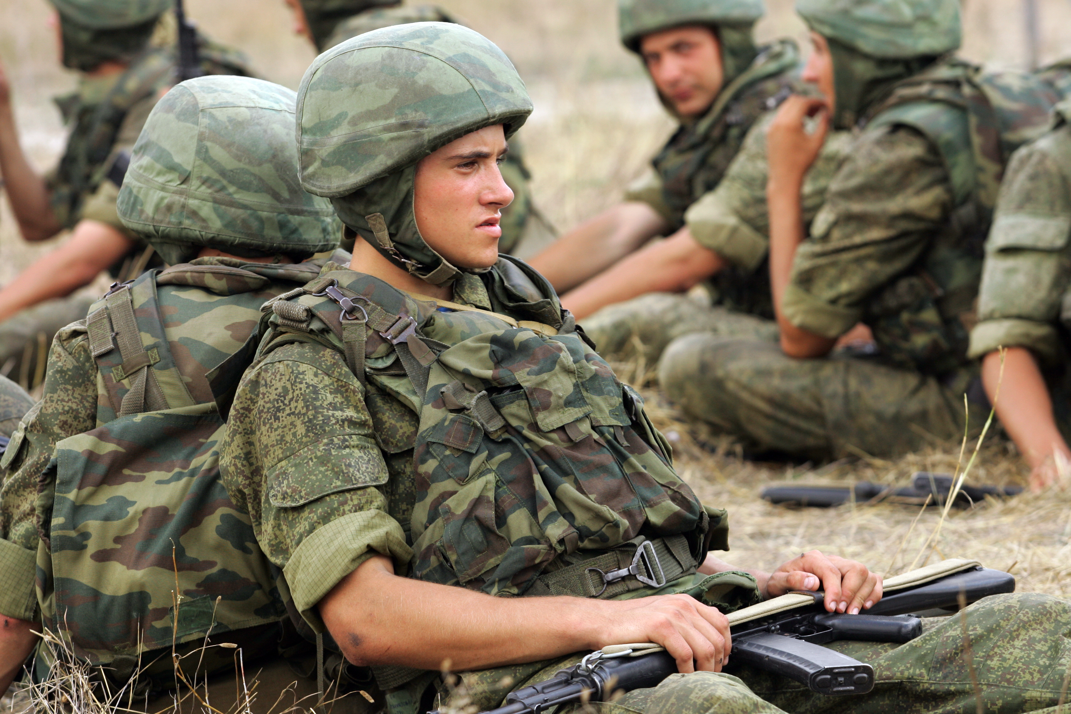 1 армейская бригада. Бригада Военная. Военные контрактники. Контрактники картинки. Мотострелковые войска России служба по контракту.