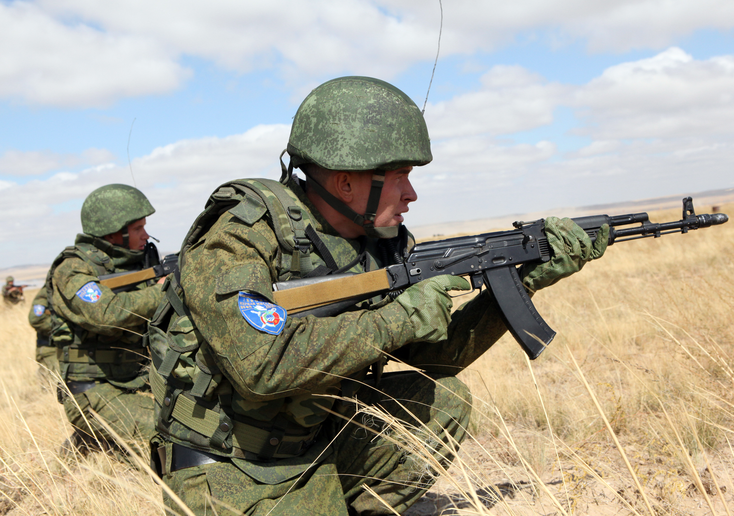 Замена военных. Разведка мотострелковых войск РФ. Сухопутные войска разведка. Сухопутные Мотострелковые войска. Полевые учения в армии.