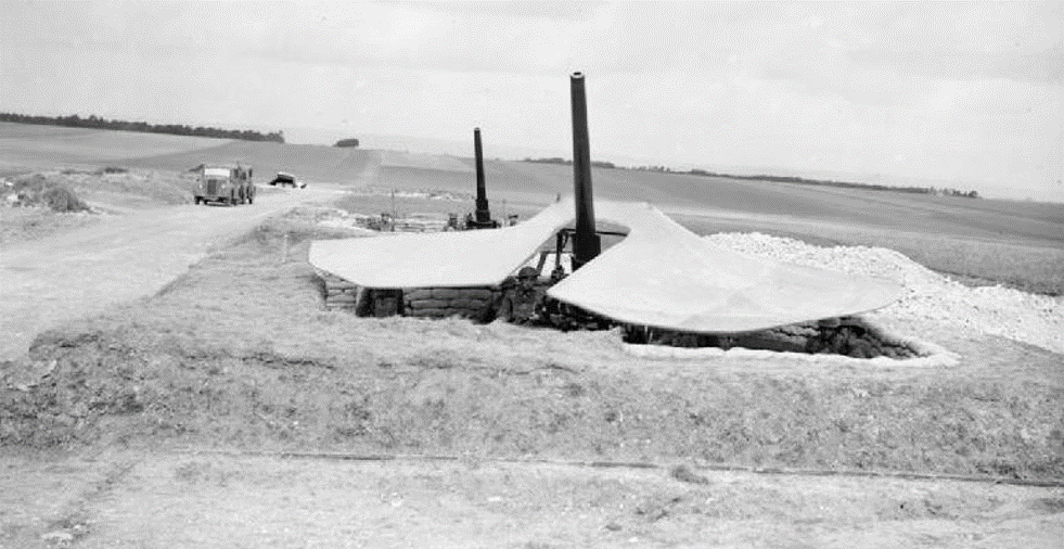 Замаскированные 3,7-дюймовые зенитные орудия недалеко от Реймса для обороны аэродрома. 23 марта 1940 года.