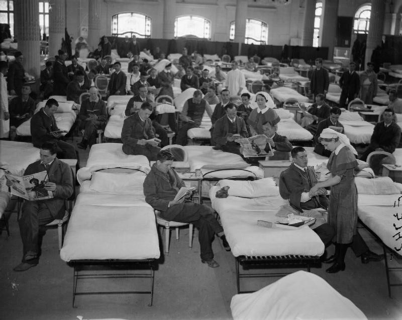 Одна из палат в госпитале недалеко от Нанта. 2 апреля 1940 г.