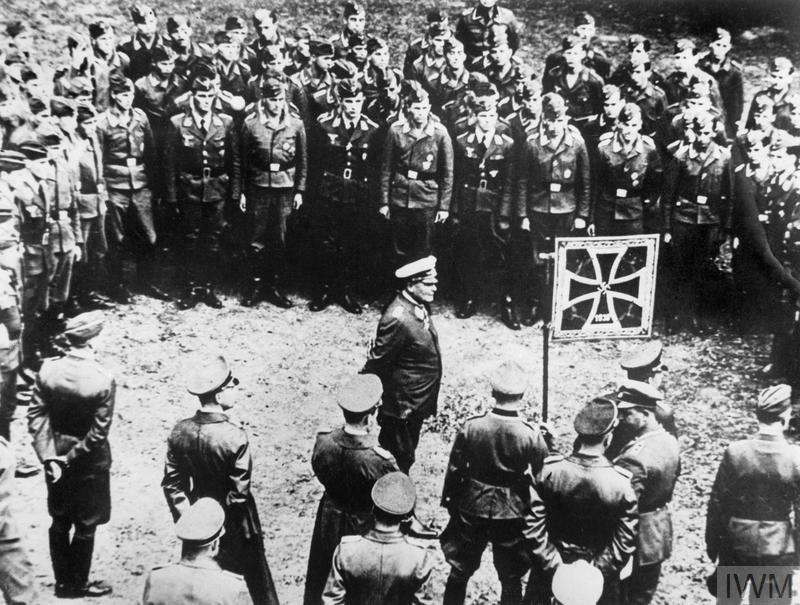 Геринг выступает перед пилотами Люфтваффе