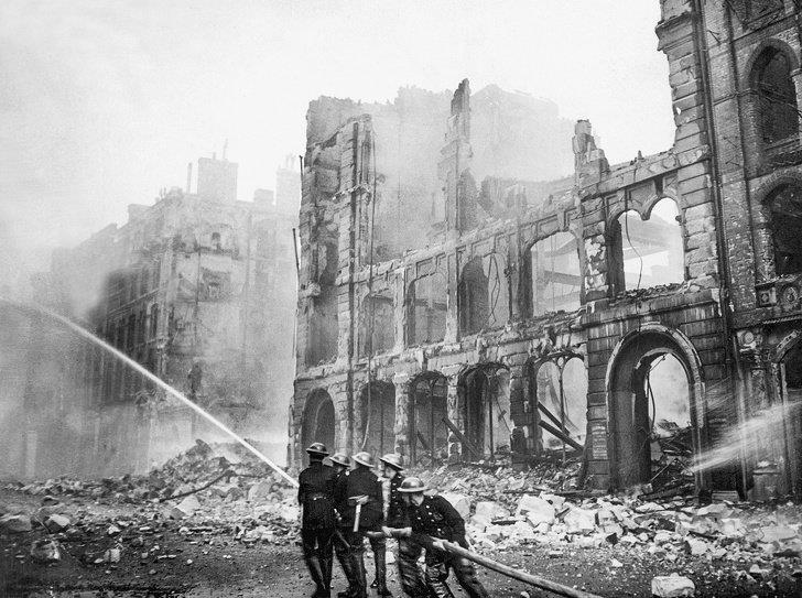 Лондон после бомбардировки. 13 сентября 1940 год.