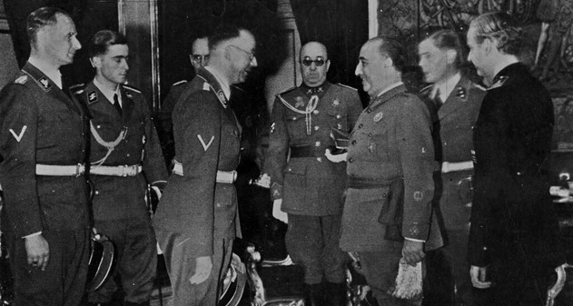 Гиммлер вместе с Франко и Серрано Суньером в приемной дворца Эль Пардо.