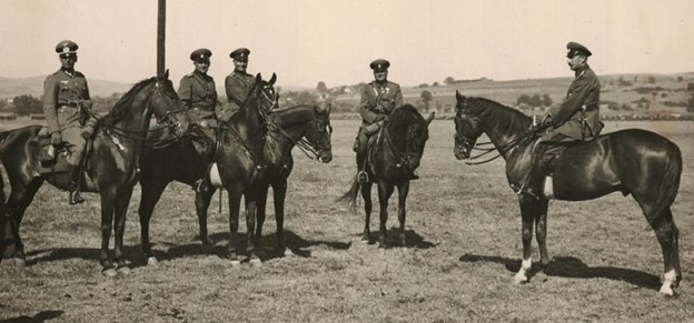Царь Борис с болгарскими и немецкими офицерами.