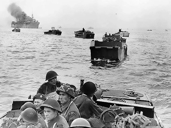 Десантные боты с британскими коммандос на борту